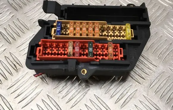 Audi A6 S6 C6 4F Fuse module 4F2971845A