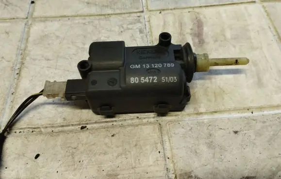 Fuel tank cap lock motor