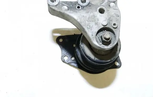 Volkswagen Polo Engine mount bracket 6q0199185r