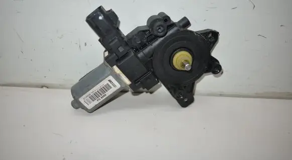 Opel Mokka X Front door window regulator motor