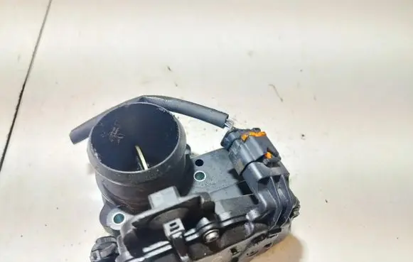 Ford Kuga II Throttle valve 9806625280 50274vb