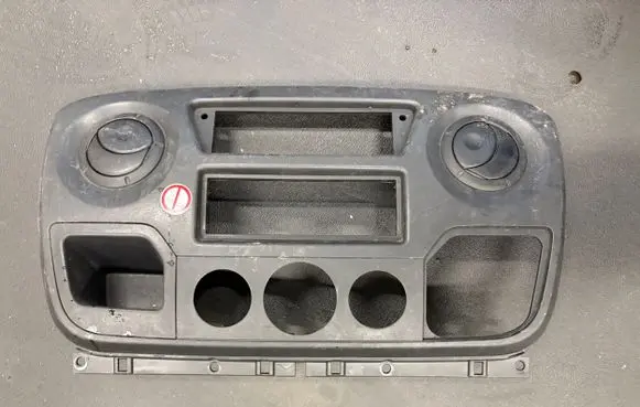 Renault Master III Dashboard center trim panel 682600025R