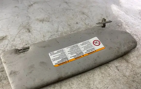 Mitsubishi Pajero Sport I Sun visor