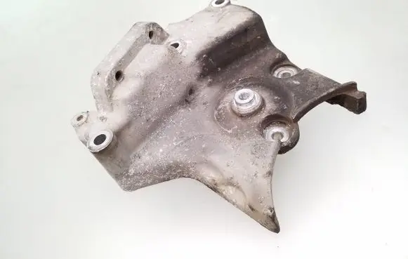 Opel Zafira B Engine mounting bracket 55210531