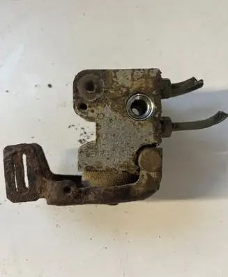 Audi 80 90 S2 B4 Brake power pressure regulator 1H0612151
