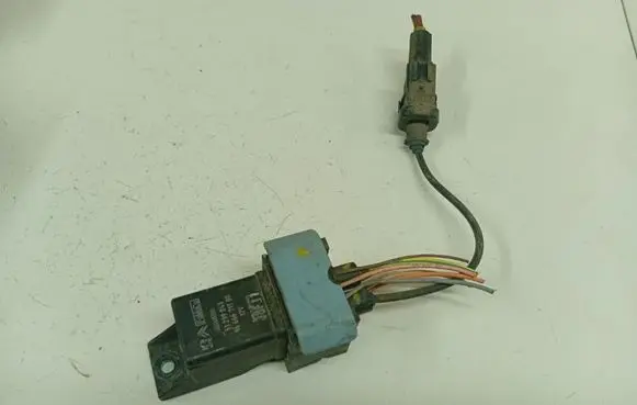 Citroen C4 II Glow plug pre-heat relay 51299049