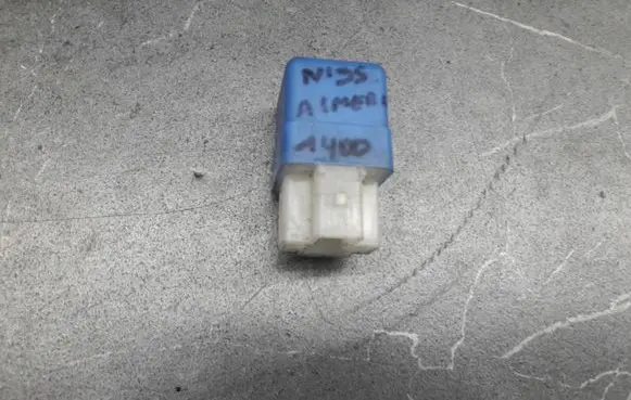 Nissan Almera Fuel pump relay 2523079981