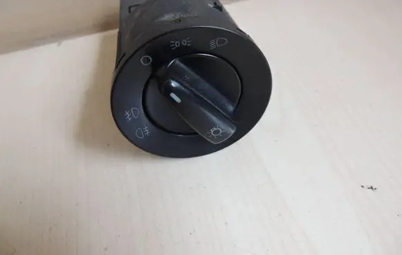 Volkswagen Polo Light switch 1CO941531