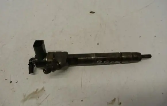 Mercedes-Benz C W203 Fuel injector A6110700987