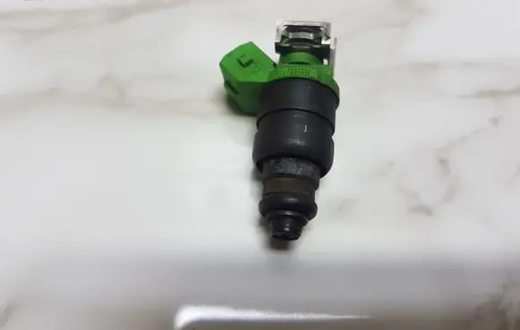 Audi A6 S6 C5 4B Fuel injector 078133551BB