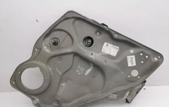Mercedes-Benz B W245 Rear door manual window regulator A1697300679