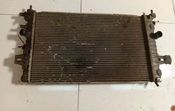 Opel Zafira B Coolant radiator 