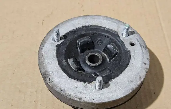 BMW M3 Coil spring mount 2283651