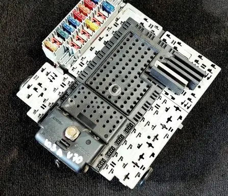 Volvo V70 Fuse box set 9162316 R766B20CF100
