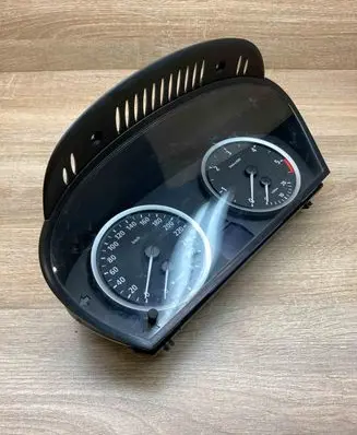 BMW 5 E60 E61 Speedometer (instrument cluster) 6983153 110080213 GAUGE