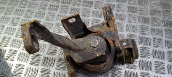 Ford Mondeo MK II Engine mount bracket 97bb7m124aa 97bb-7m124-aa