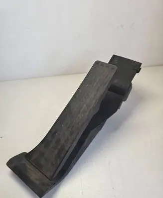 Accelerator throttle pedal