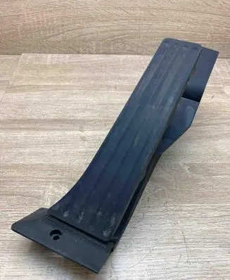 BMW 1 E81 E87 Accelerator throttle pedal 6766931 25916010