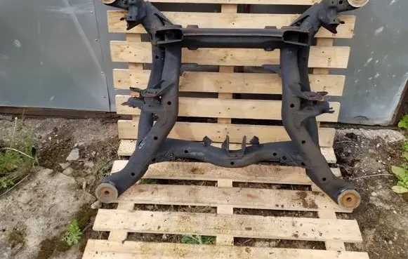 Volkswagen Touareg I Rear subframe