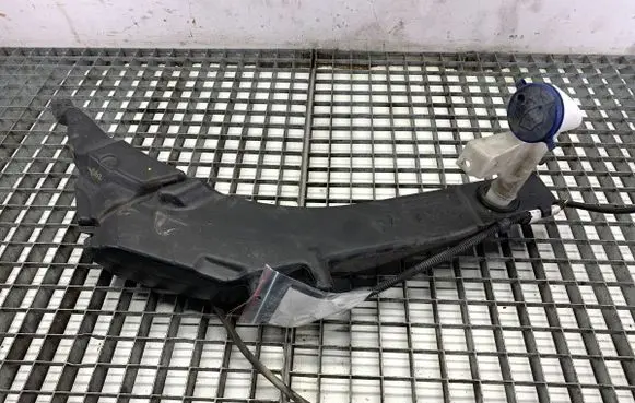 Windshield washer fluid reservoir/tank