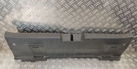 Trunk/boot sill cover protection