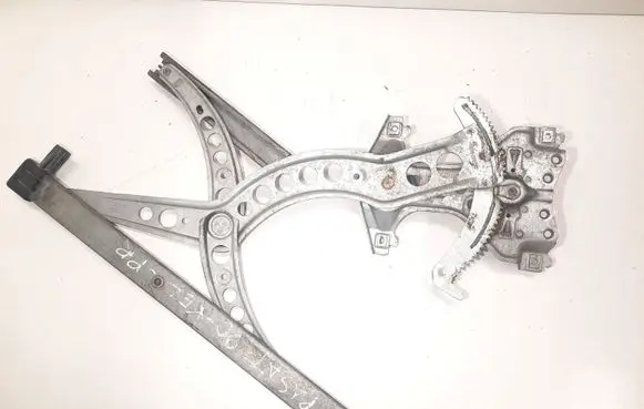 Volkswagen PASSAT B3 Front door window regulator with motor 357837402