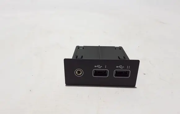 Renault Clio V USB socket connector 284H39520R