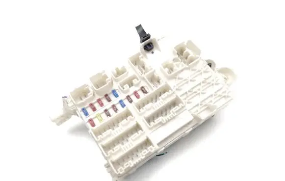 Toyota Hilux (AN10, AN20, AN30) Fuse module