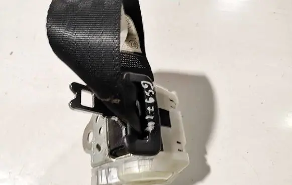 Middle seatbelt (rear)