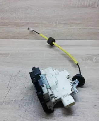 Audi A4 S4 B5 8D Rear door lock 12D07
