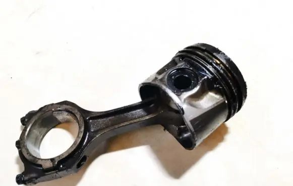 Ford Focus Piston with connecting rod