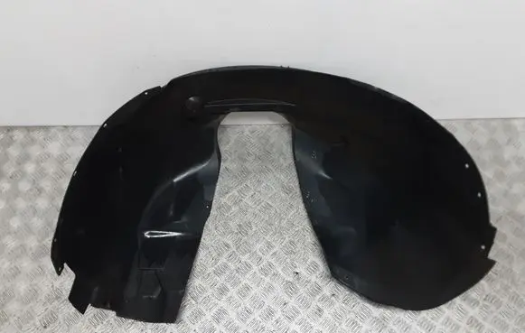 Front wheel arch liner splash guards