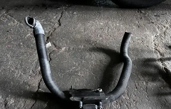 Ford Focus Air intake hose/pipe CV619F911AE