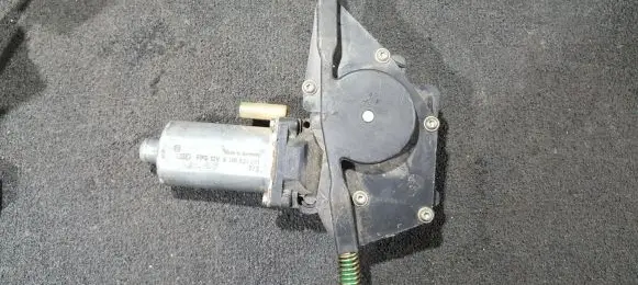 Ford Mondeo MK II Rear door window regulator motor 0130821681772 E015002017