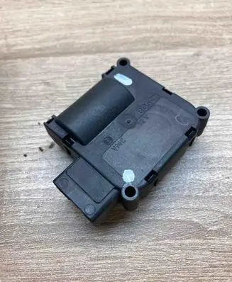 Audi A6 S6 C6 4F Air flap motor/actuator 4F0820511B 0132801369