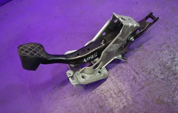 Volkswagen Touran I Brake pedal 1T1721057K