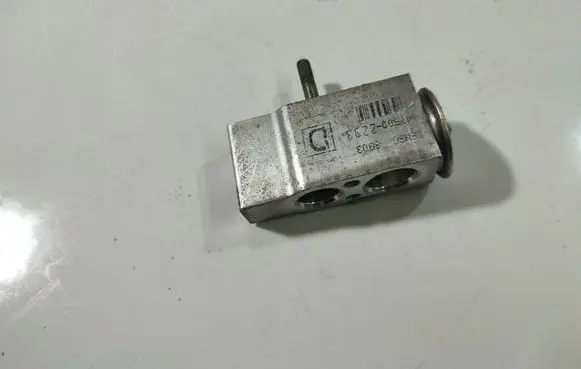 Mitsubishi Grandis Air conditioning (A/C) expansion valve 4475002233