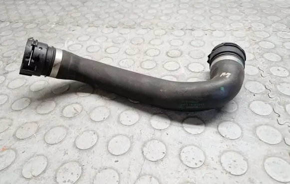 Engine coolant pipe/hose