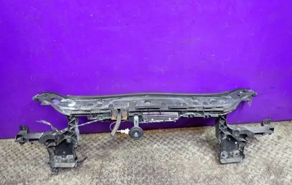 Renault Megane II Front bodywork piece