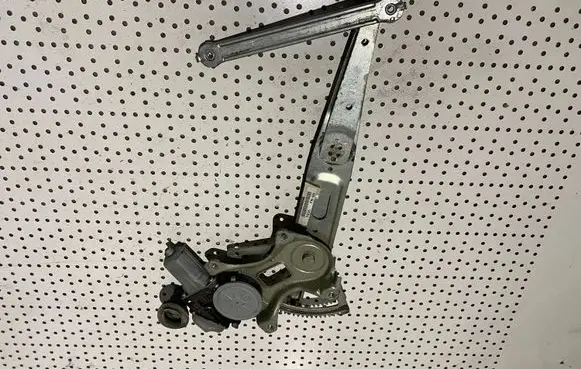 Lexus IS 220D-250-350 Front door window regulator motor