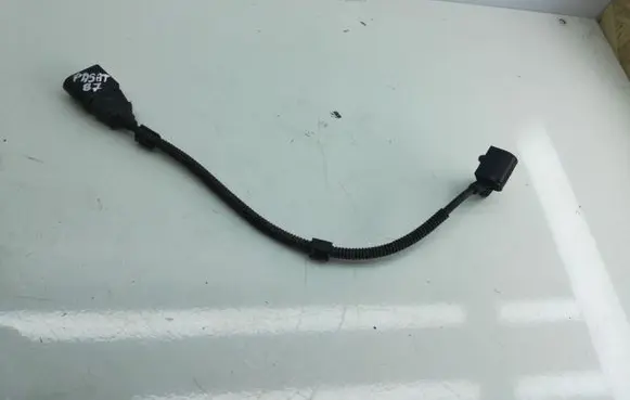 Volkswagen PASSAT B7 Camshaft position sensor 9805940