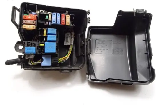 Dacia Logan II Fuse box set 243809584R