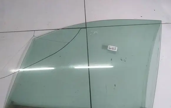 Peugeot 807 Front door window glass four-door AS2