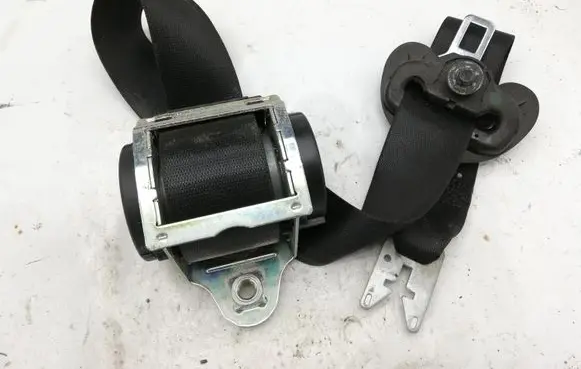 BMW 5 E60 E61 Front seatbelt 601629800D