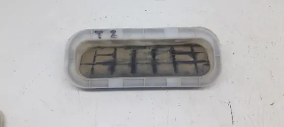 Quarter panel pressure vent