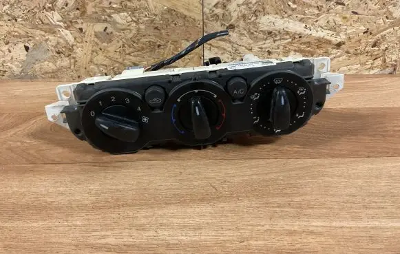 Ford Focus C-MAX Climate control unit 3M5T19980AC 69607320 0307091A