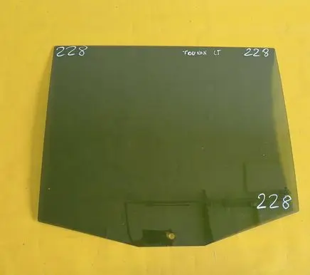 Volkswagen Touran I Front door window glass four-door