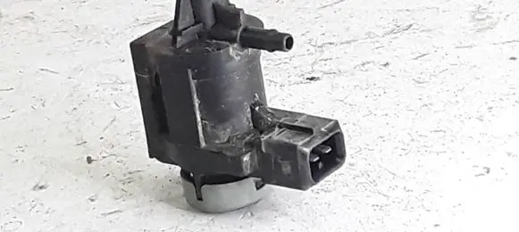 Audi A4 S4 B6 8E 8H Turbo solenoid valve 1J0906283A