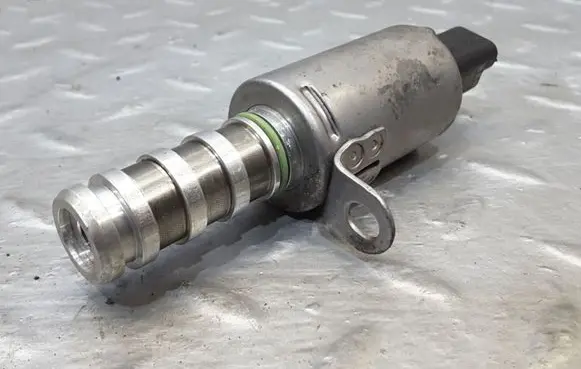 Skoda Roomster (5J) Camshaft vanos timing valve V75877608003 M6BH280416 V7587760