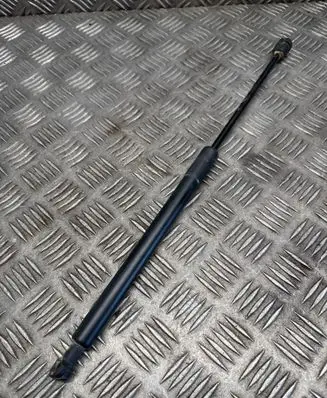 Volkswagen PASSAT B6 Tailgate/trunk strut/damper 3C9827550